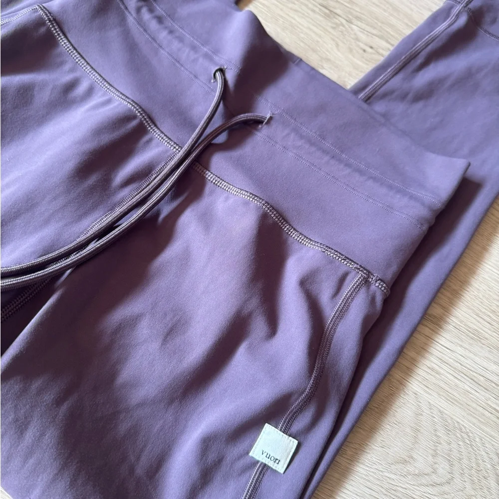 Purple Vuori daily leggings - Picture 2 of 4